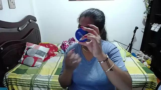 Freechat Tu-Reina on StripChat