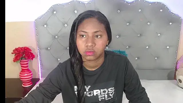 Freechat valentinavega18x on StripChat