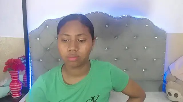 Freechat valentinavega18x on StripChat