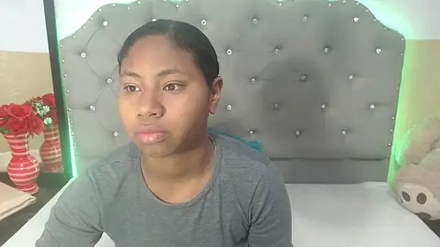 Freechat valentinavega18x on StripChat