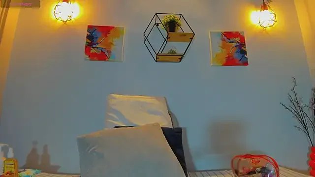 Freechat Violet_horny05 on StripChat