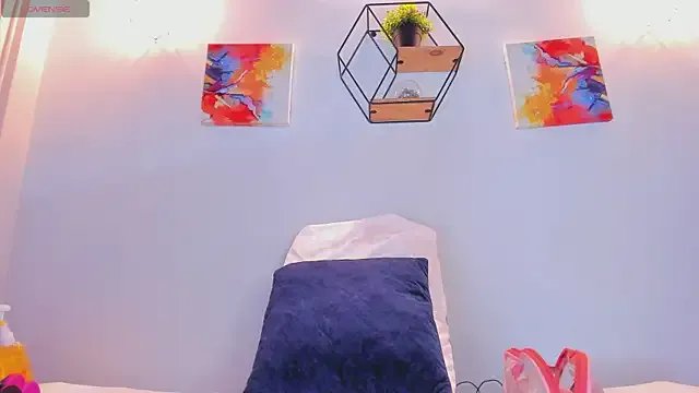 Freechat Violet_horny05 on StripChat