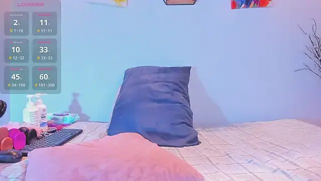 Freechat Violet_horny05 on StripChat