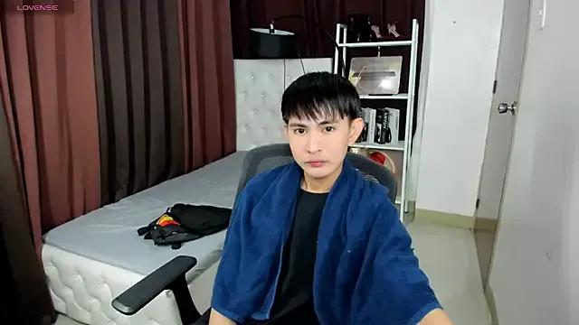 Freechat XloverXsiantwink on StripChat