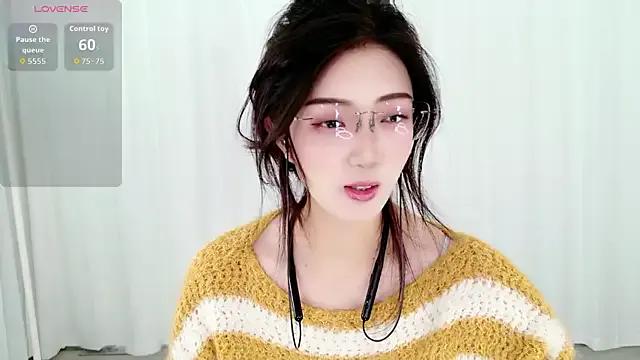 Freechat yangyang-777 on StripChat